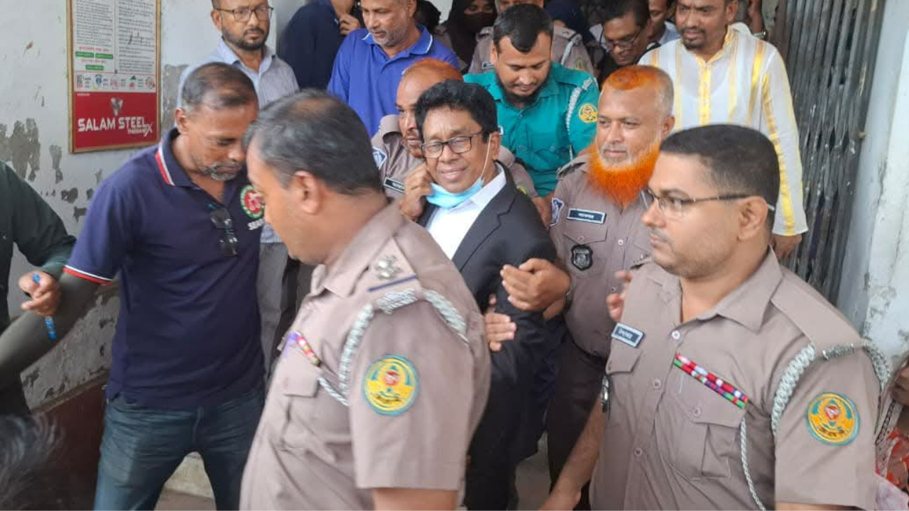 খুলনা জেলা আইনজীবী সমিতির সাবেক সাধারণ সম্পাদক কারাগারে