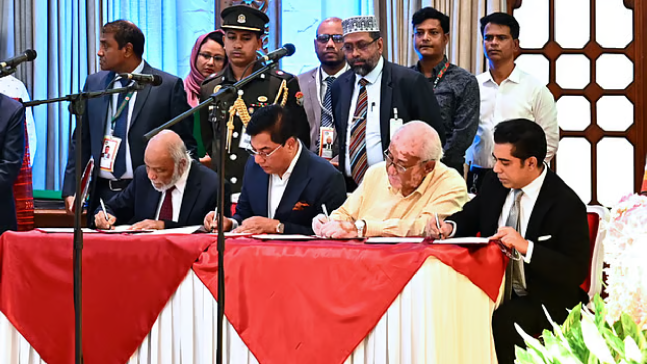 মঈন খান স্থানীয় সরকারে, পার্থ তথ্যে, বিমানে মিল্লাত, পার্বত্য চট্টগ্রামে সাচিং প্রু, পররাষ্ট্রে দুই প্রতিমন্ত্রী