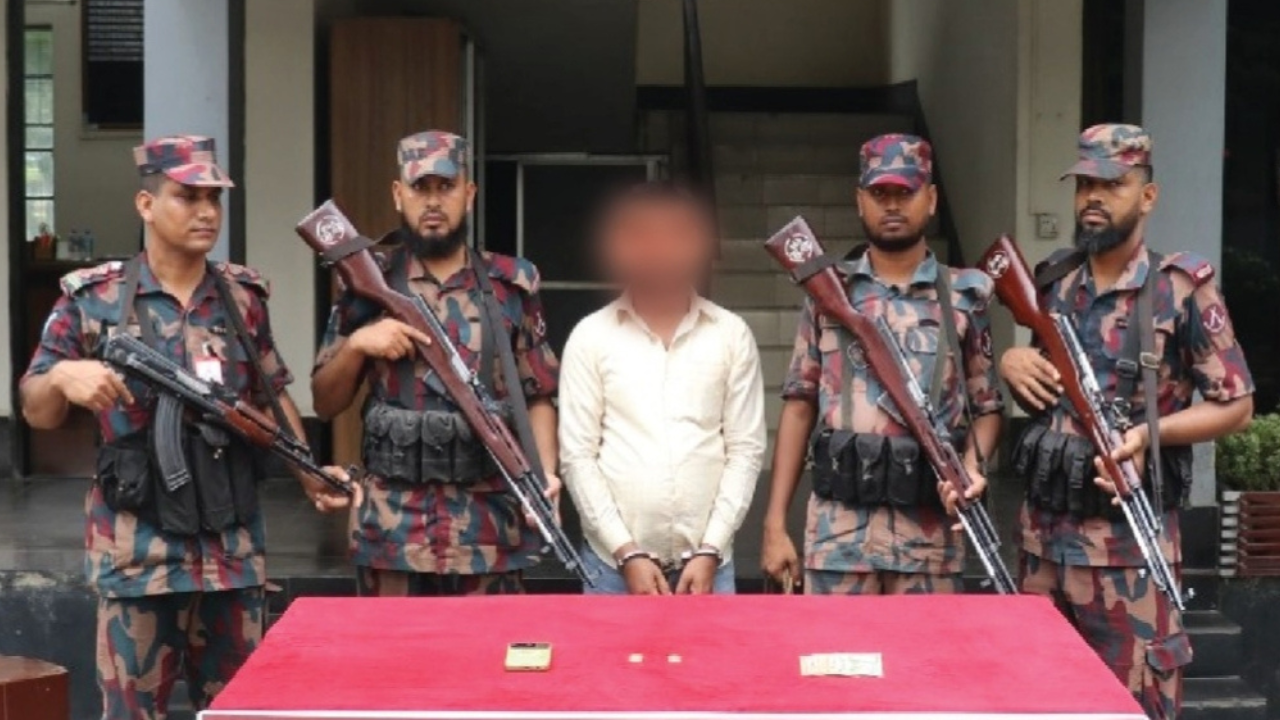 যশোরের ৪৪ লাখ টাকার স্বর্নসহ পাচারকারী আটক
