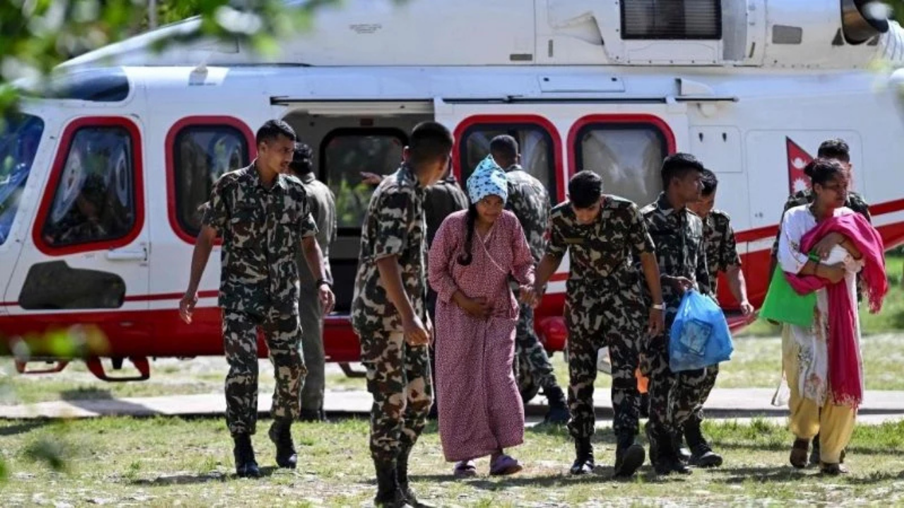 উদ্ধার অভিযানে বিদেশি সহায়তা প্রত্যাখ্যান করছে নেপাল