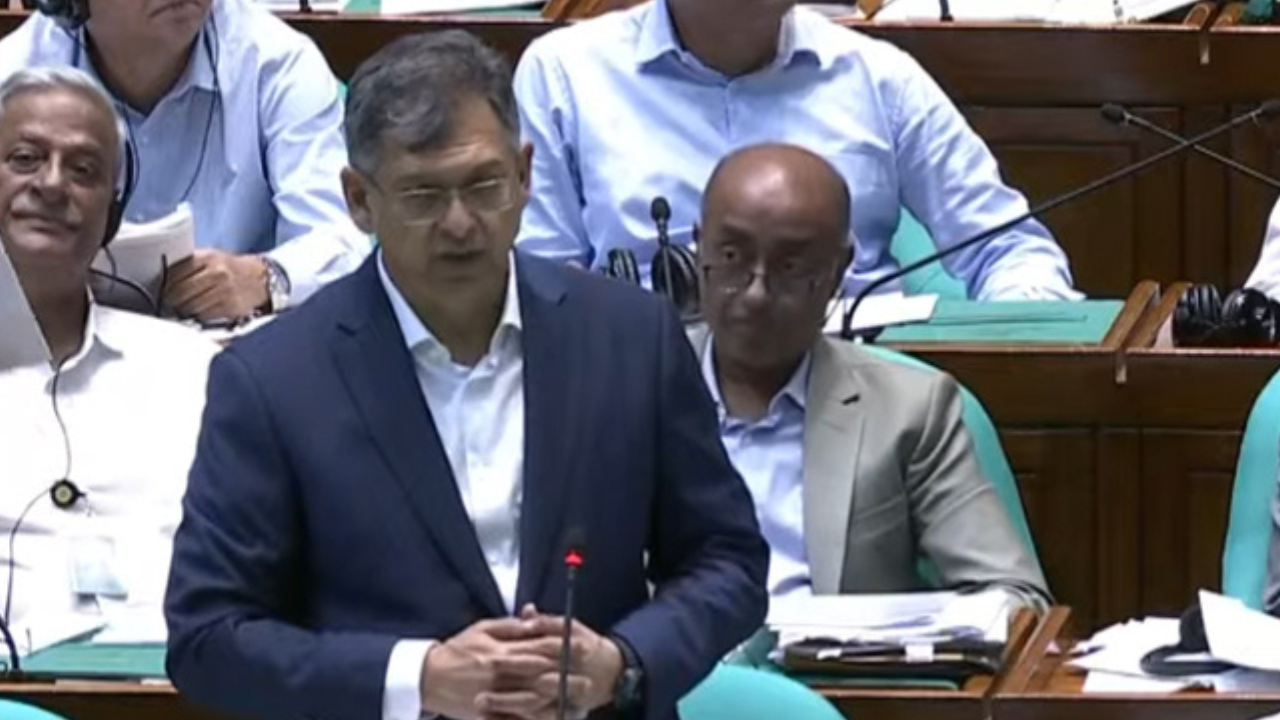 পুলিশে ৪ হাজার এসআই, ৪০০ সার্জেন্ট ও ১০ হাজার কনস্টেবল নিয়োগ দেয়া হবে: স্বরাষ্ট্রমন্ত্রী