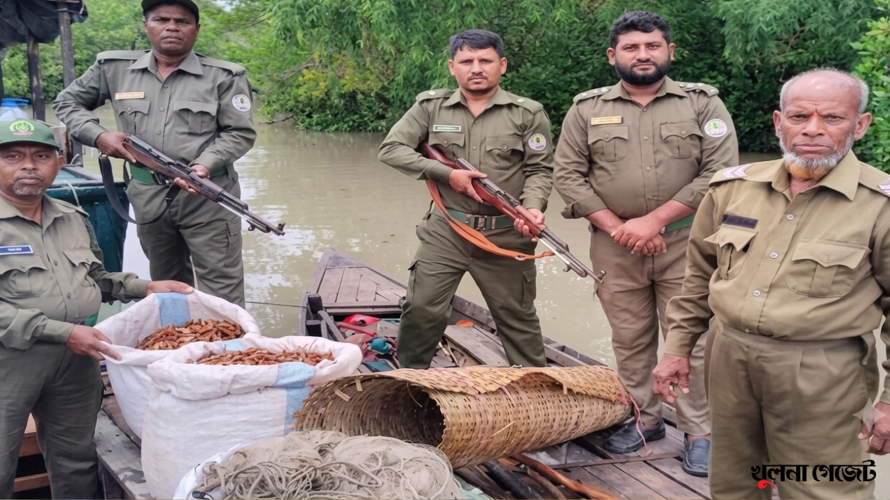 শেলারচরে অবৈধ শুটকি মাচা ধ্বংসসহ শুঁটকি চিংড়ি, নৌকা ও জাল জব্দ