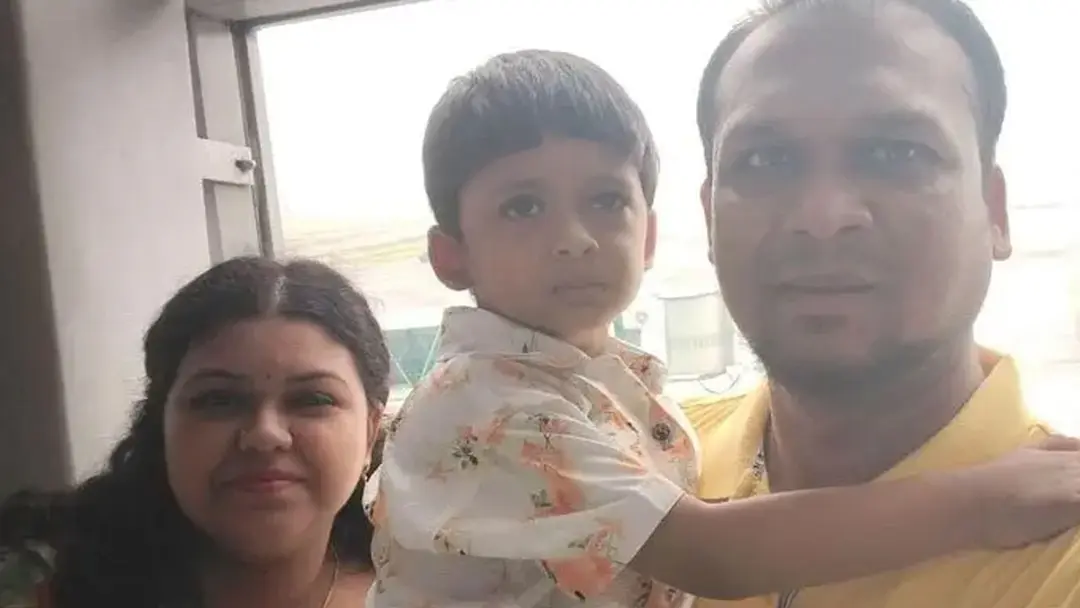 কলকাতায় হোটেলে আগুন, কুষ্টিয়ার সাংবাদিক দেবাশীষ স্ত্রী-সন্তানসহ নিহত