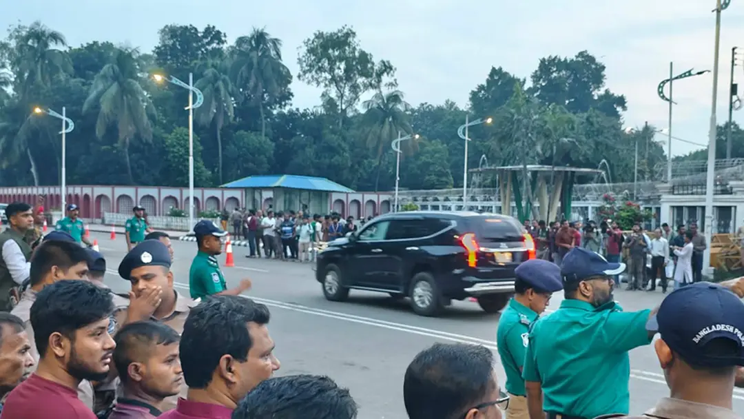রাষ্ট্রপতির শপথ অনুষ্ঠানে যোগ দিতে বঙ্গভবনে ৩ বাহিনীর প্রধান