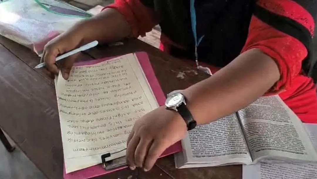 বই খুলে পরীক্ষা, ভিডিও করতে গেলে সাংবাদিকদের মারধর