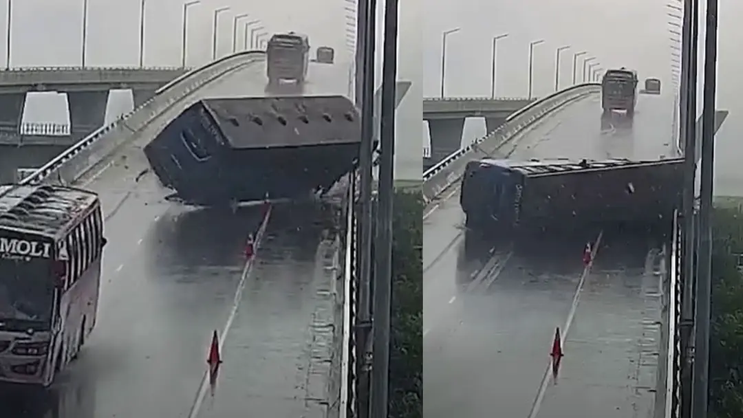 পদ্মা সেতুর দুই পাশের রেলিং ভেঙে উল্টে গেল বাস