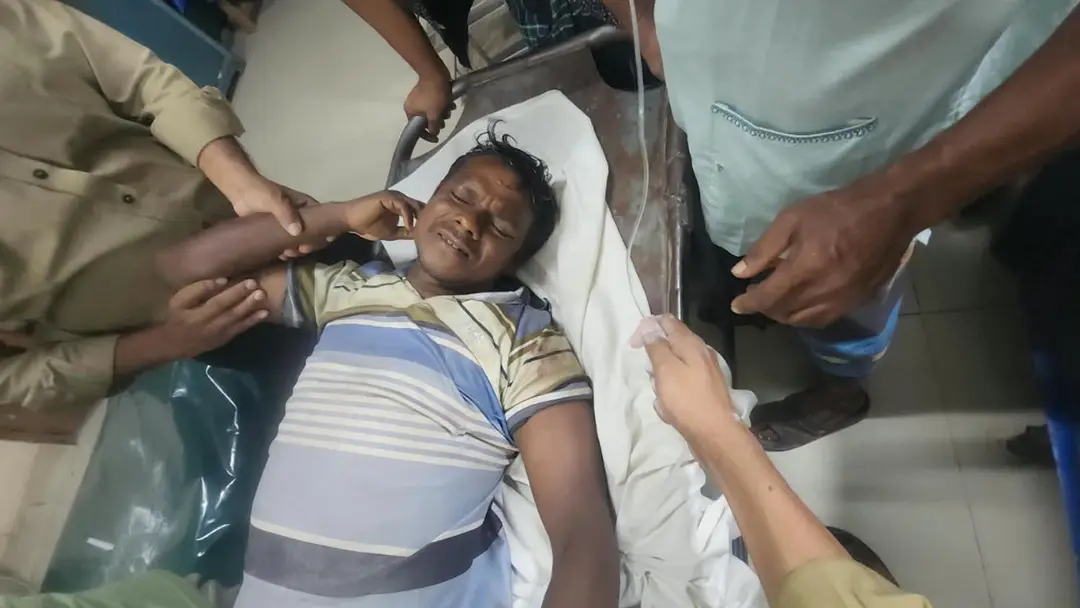 চাচাতো ভাইয়ের দায়ের কোপে যুবকের পা বিচ্ছিন্ন