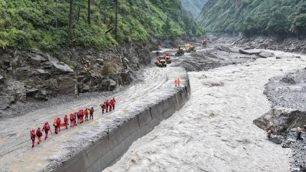 নেপাল-তিব্বত সীমান্তে ফের বন্যার শঙ্কা, উদ্ধারকাজ স্থগিত