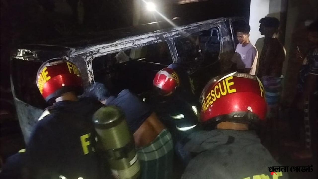 সাতক্ষীরা মেডিকেল কলেজ হাসপাতালে অ্যাম্বুলেন্সে আগুন