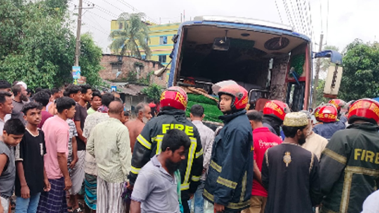 বগুড়ায় বাসচাপায় নিহত ৬, আহত ১৮