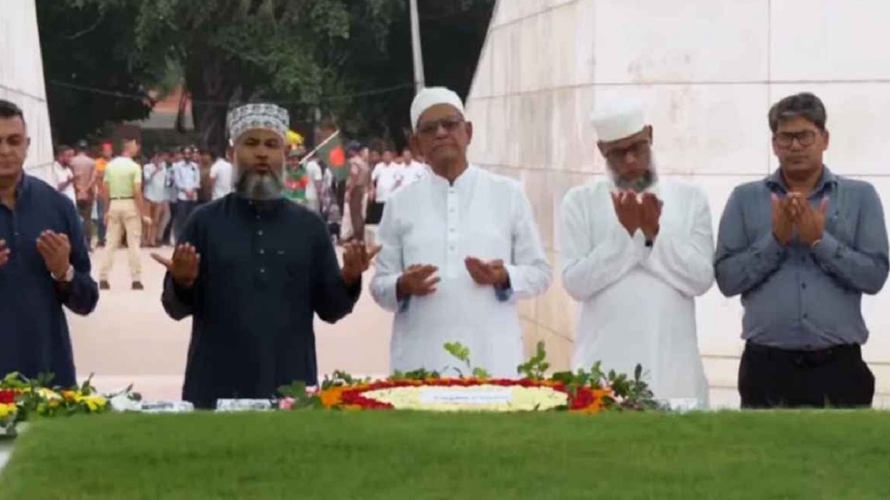 জিয়াউর রহমান ও খালেদা জিয়ার সমাধিতে শ্রদ্ধা জানালেন নবনির্বাচিত রাষ্ট্রপতি