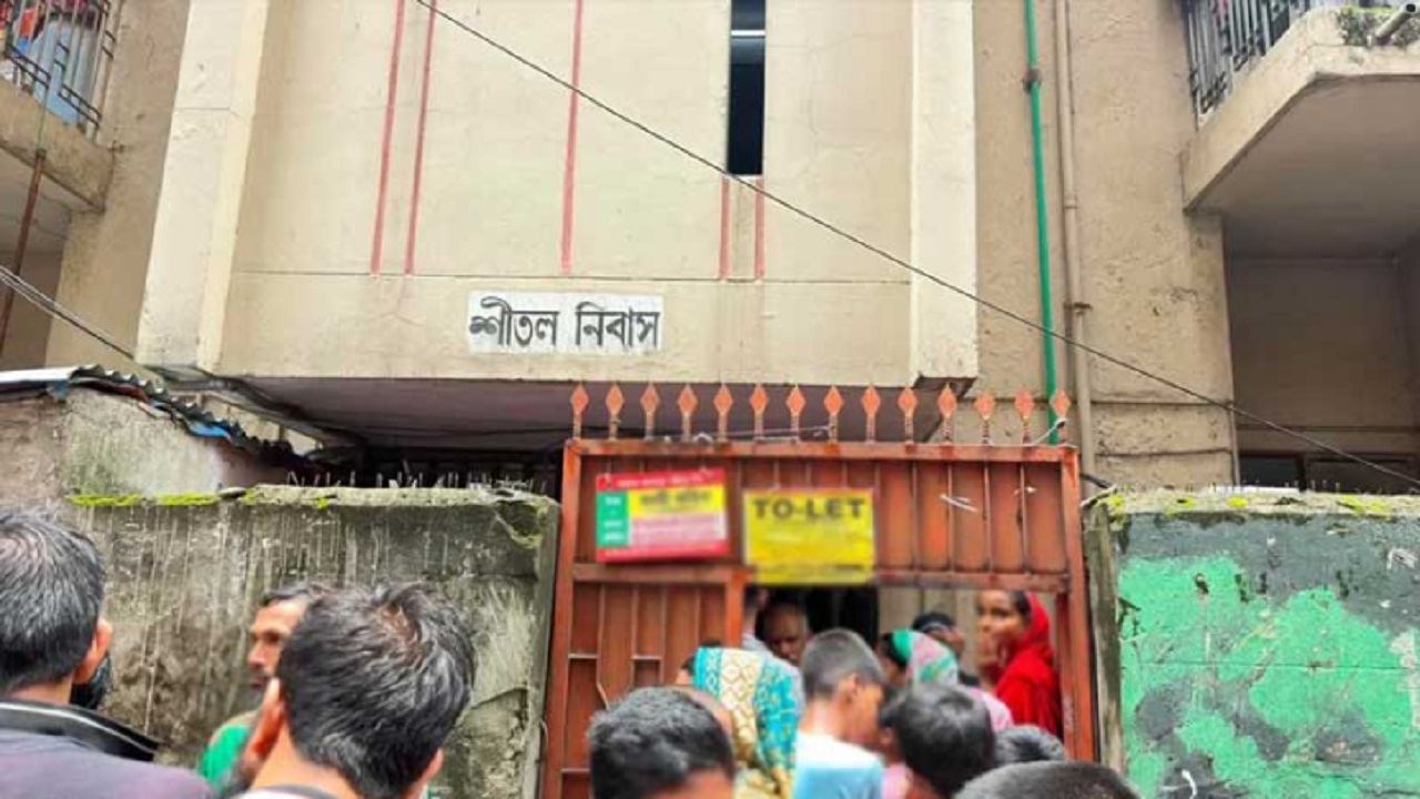 স্ত্রী-শাশুড়িকে হত্যার পর থানায় হাজির যুবক