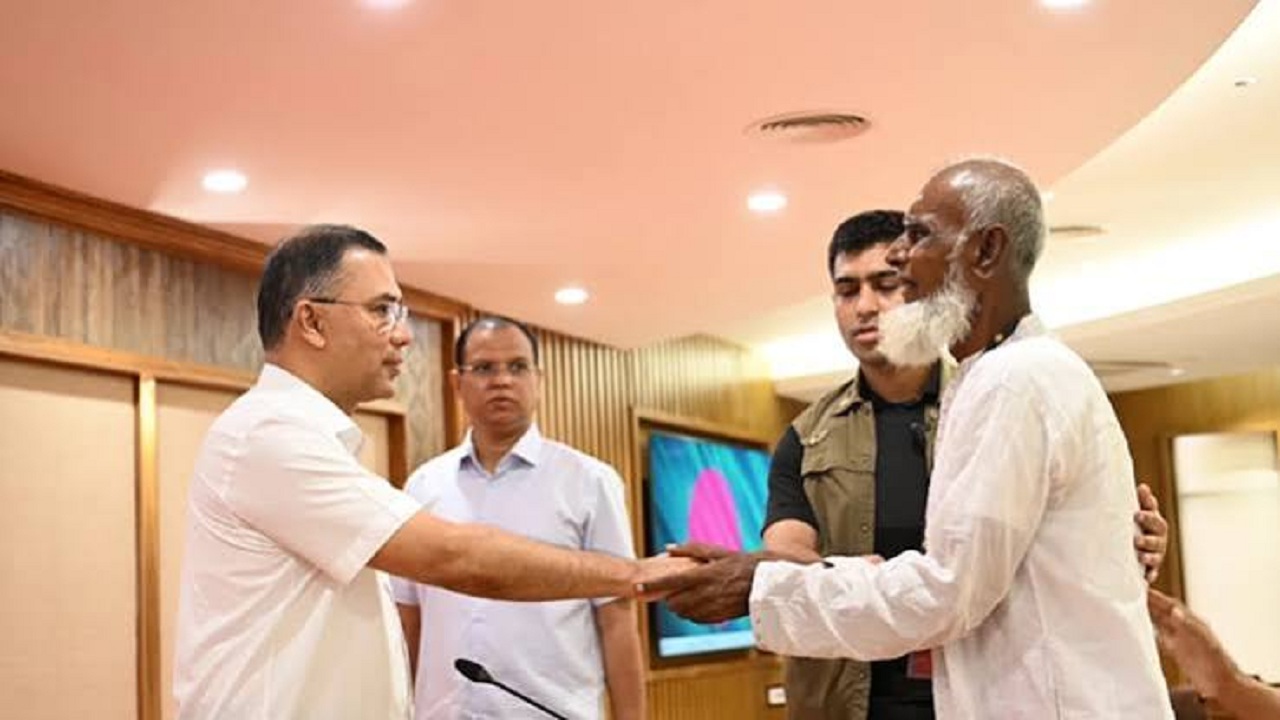 গুম-খুন ও জুলাই শহীদ পরিবারের ৭৪ জনকে নিয়োগপত্র দিলেন প্রধানমন্ত্রী