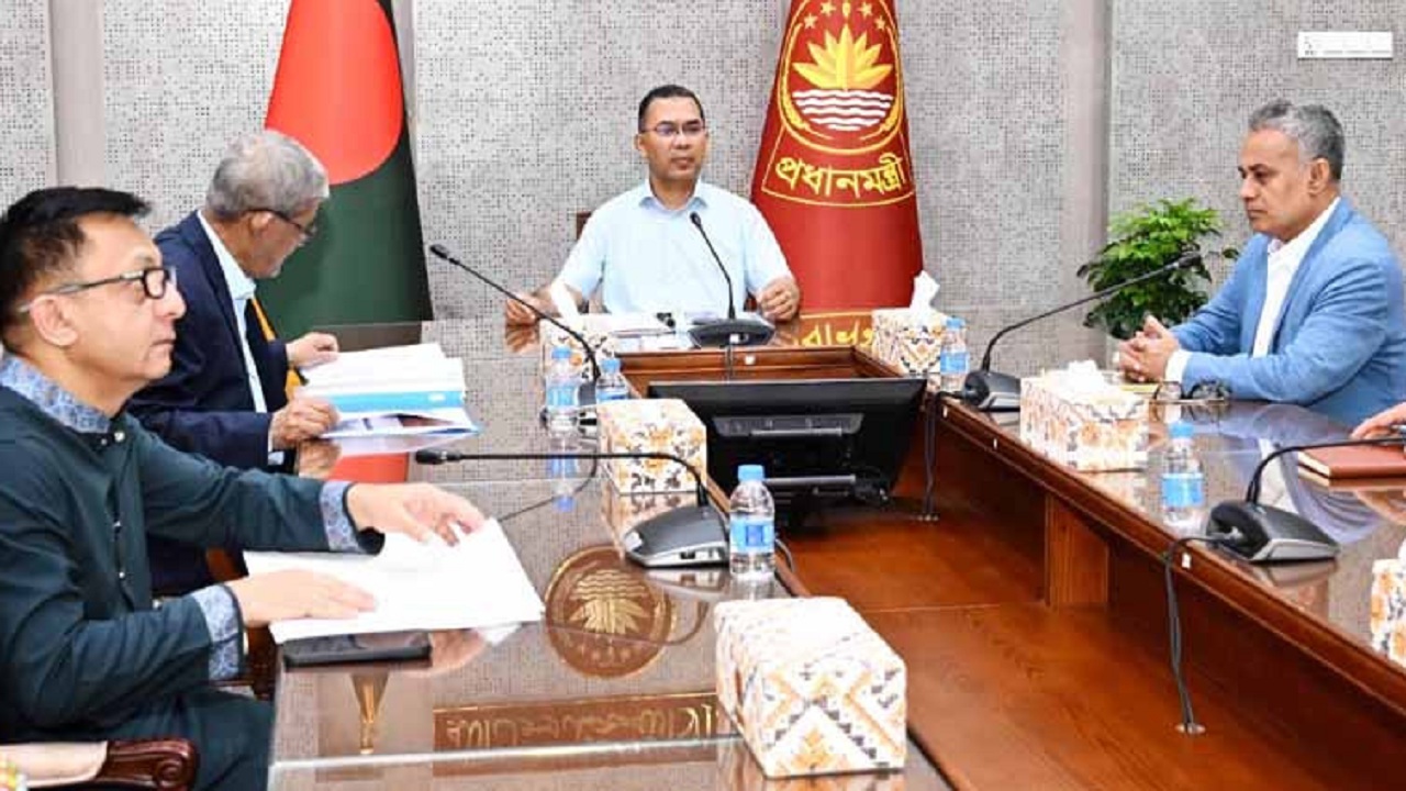রাজধানীর চারপাশের নদীদূষণ রোধে কর্মপরিকল্পনা প্রণয়নের নির্দেশ প্রধানমন্ত্রীর