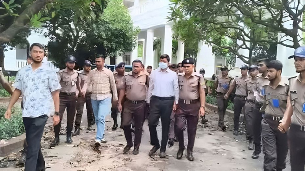 উইং কমান্ডার সাইফকে গ্রেপ্তার দেখিয়ে কারাগারে পাঠানোর নির্দেশ ট্রাইব্যুনালের