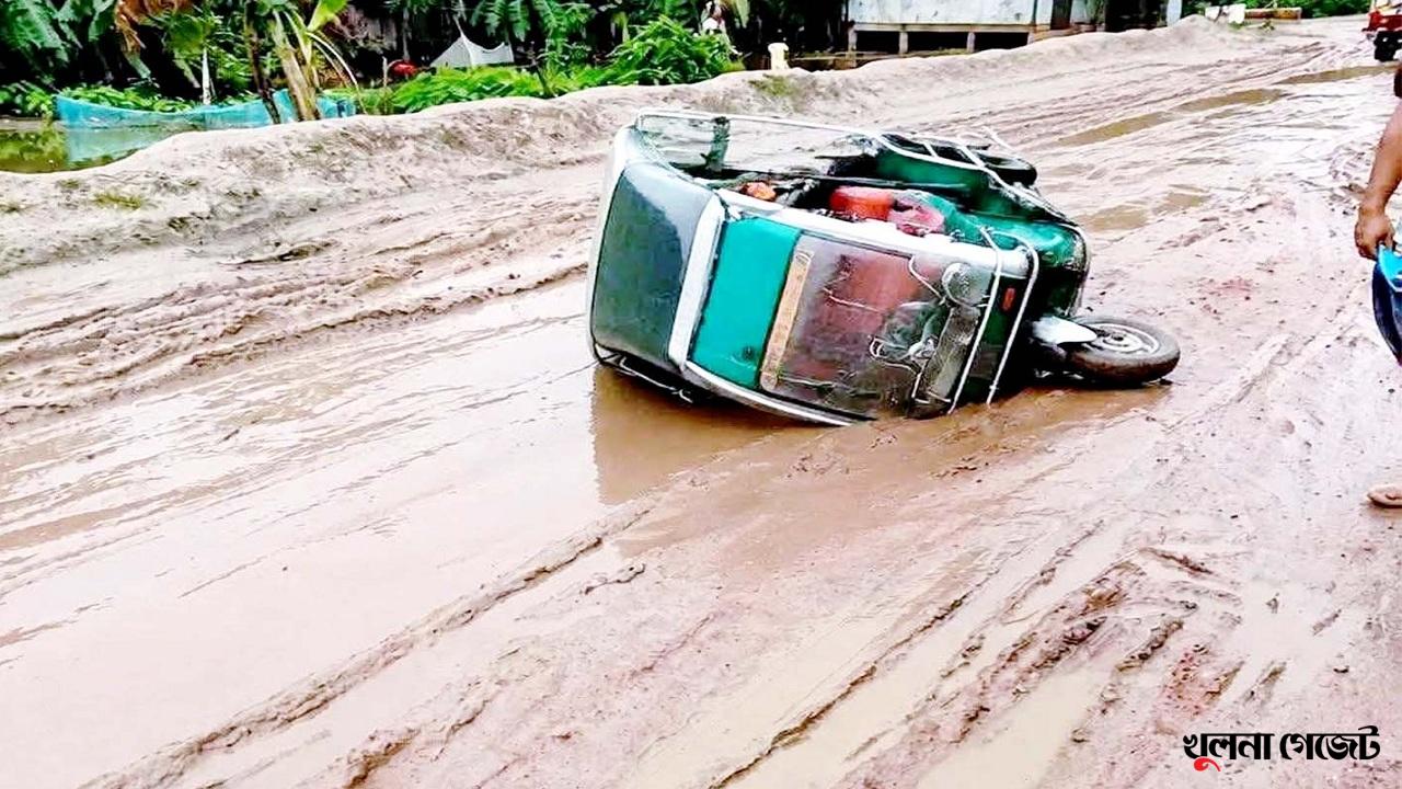 সাতক্ষীরা-সুন্দরবন সড়ক যেন ‘মরণফাঁদ’