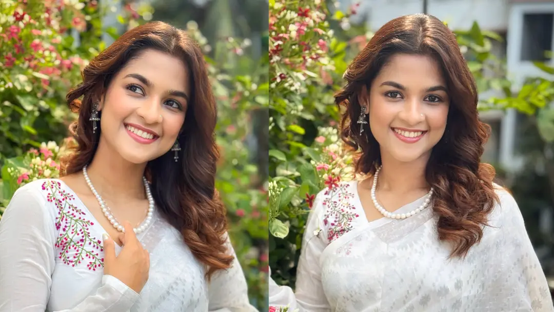 শুভ্রতার আভায় সাদিয়া