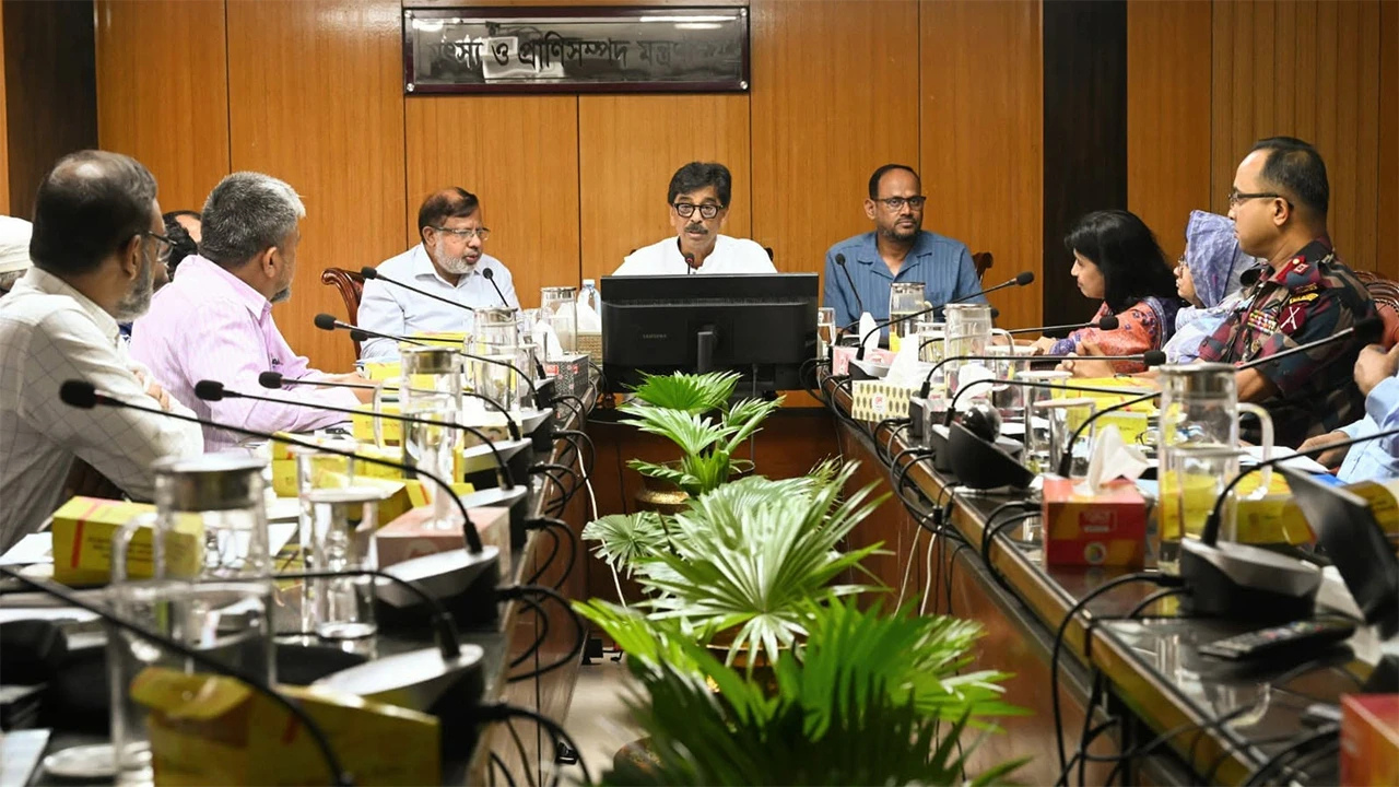 আগামী ৮ থেকে ২৯ অক্টোবর পর্যন্ত সারা দেশে ইলিশ আহরণ নিষিদ্ধ