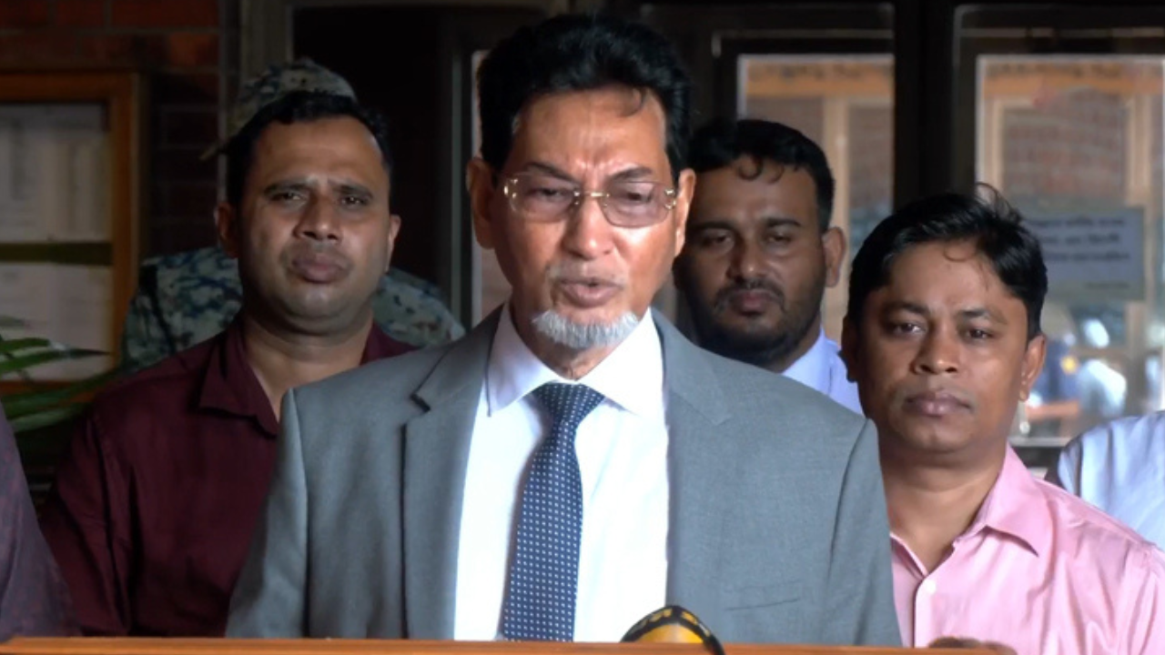 প্রধানমন্ত্রী তার সুবিধামতো সময়ে ভারতে যাবেন: চিফ হুইপ