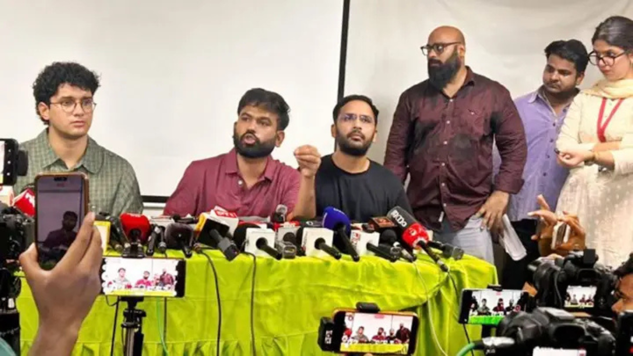 ভারতের প্রধান নির্বাচন কমিশনারকে পদত্যাগ করতে ৪৮ ঘণ্টা সময় দিল ‘ককরোচ’