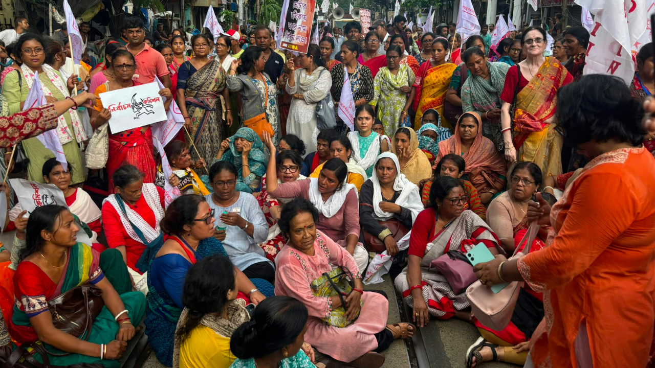 ভারতের সিইসি জ্ঞানেশ কুমারের পদত্যাগের দাবিতে কলকাতায় নারীদের মহামিছিল
