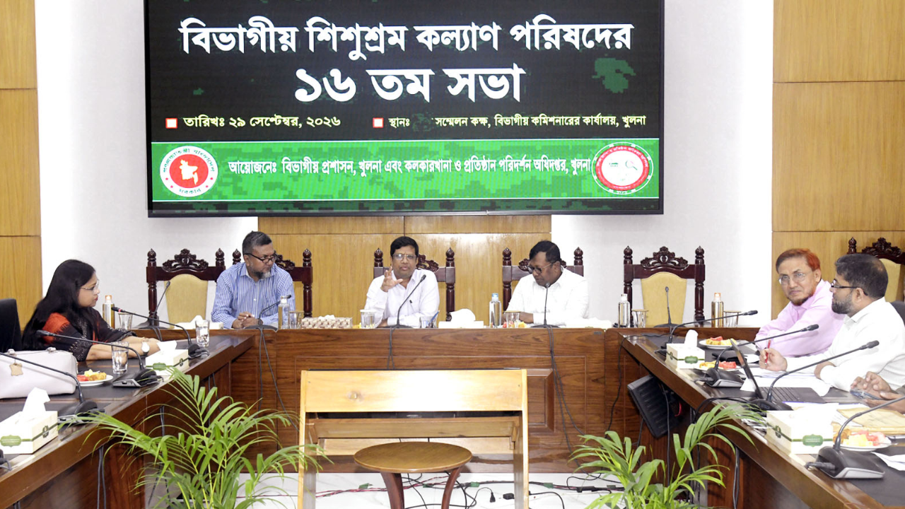 সকলের সহযোগিতা ছাড়া শিশুশ্রম নিরসন সম্ভব নয় : বিভাগীয় কমিশনার