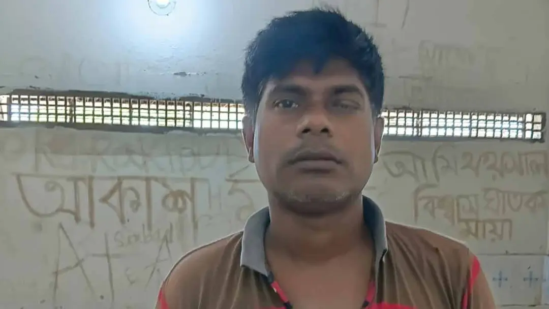 কবর থেকে পীরের দেহাবশেষ তুলে দরবারে নেওয়ার ঘটনায় ভক্ত গ্রেপ্তার
