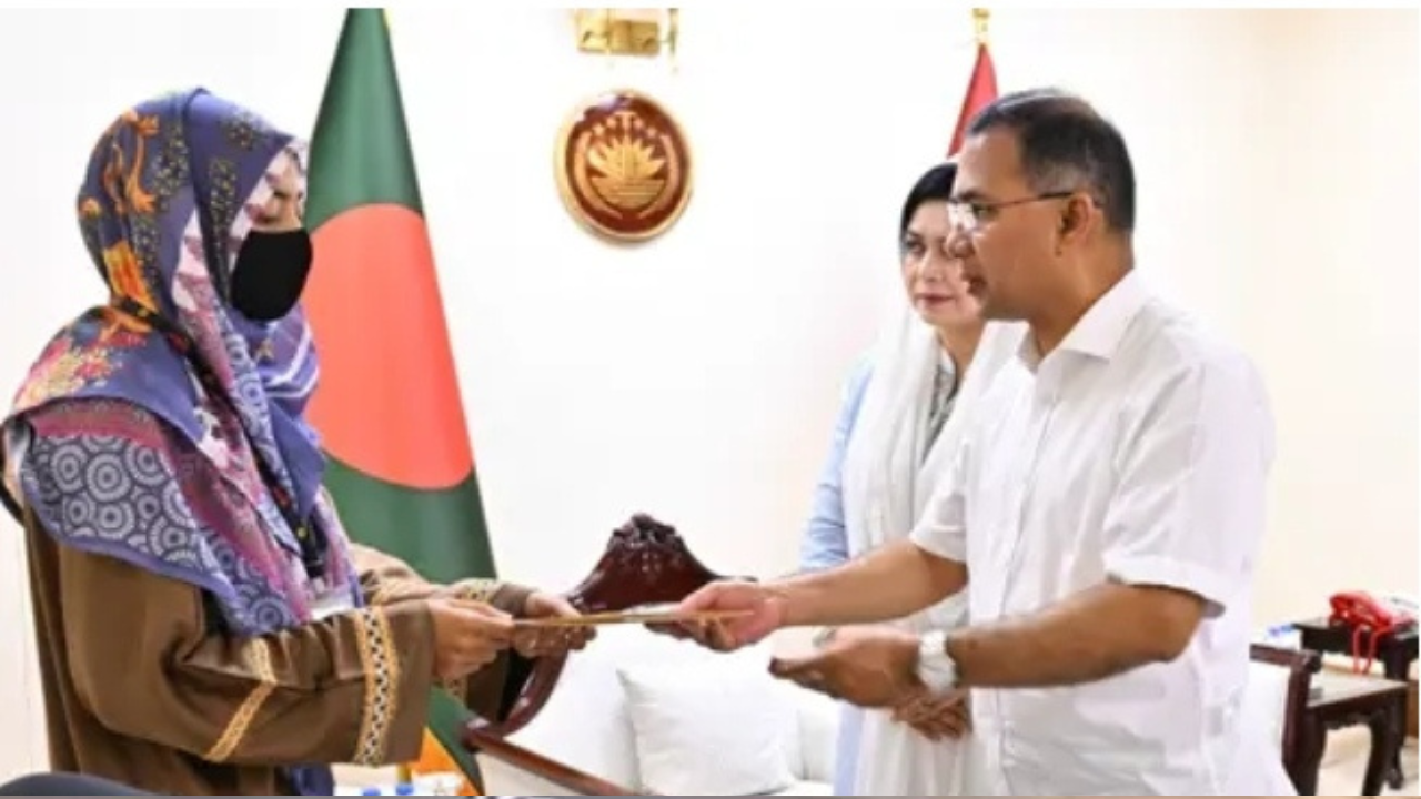 প্রধানমন্ত্রীর সঙ্গে শহীদ সেনাসদস্যদের পরিবারের সাক্ষাৎ, আর্থিক সহায়তা