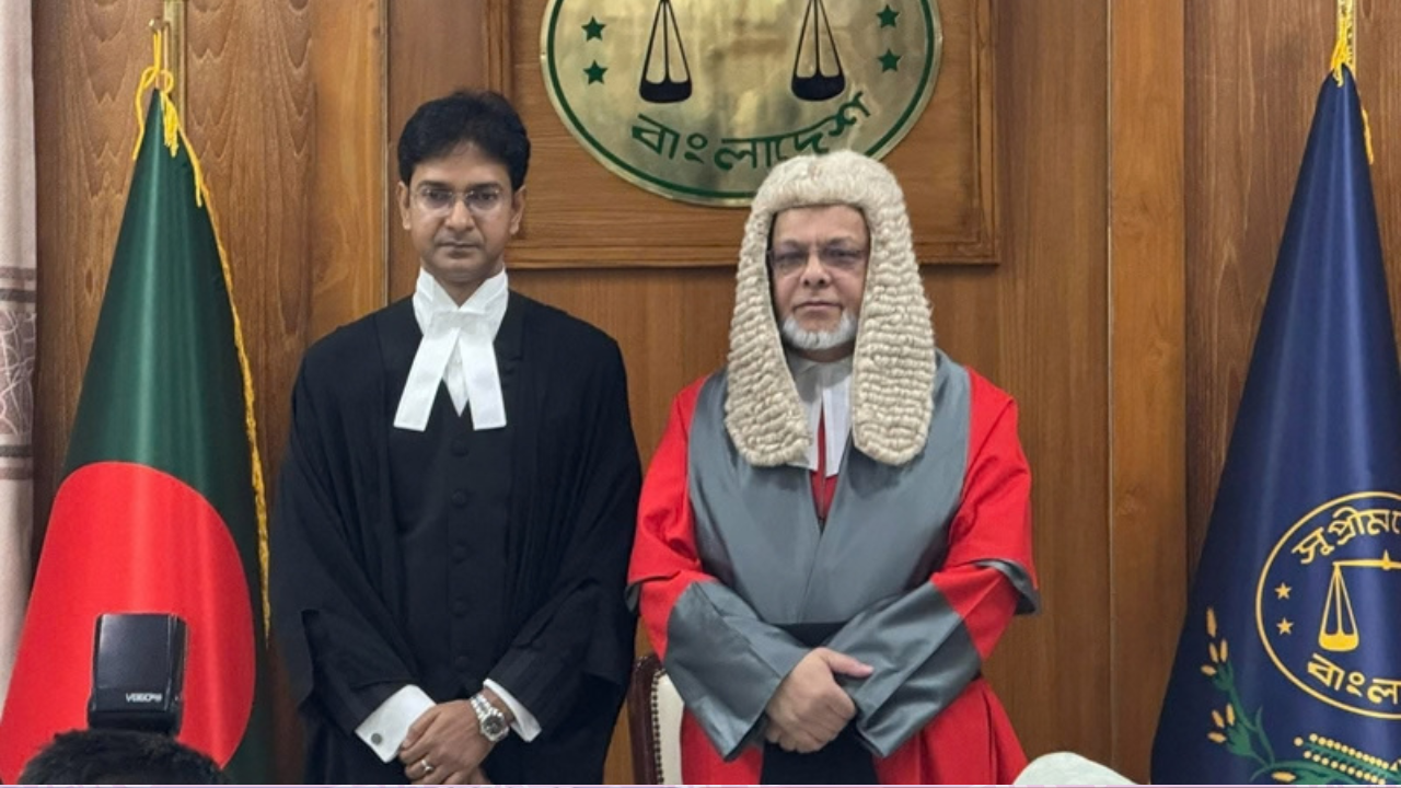 হাইকোর্টের বিচারপতি হিসেবে শপথ নিলেন দেবাশীষ রায়
