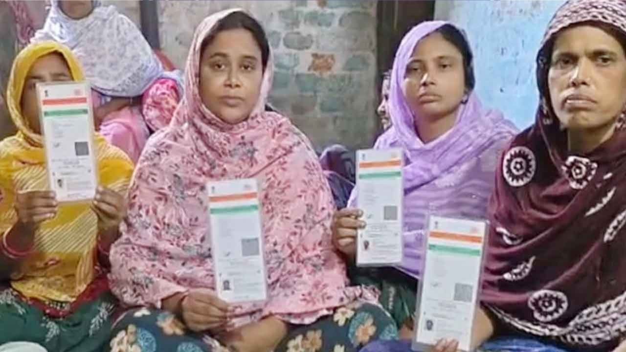 বাংলাদেশী সন্দেহে মুর্শিদাবাদের ২৩ নারী পরিযায়ী ফেরিওয়ালাকে গ্রেপ্তার