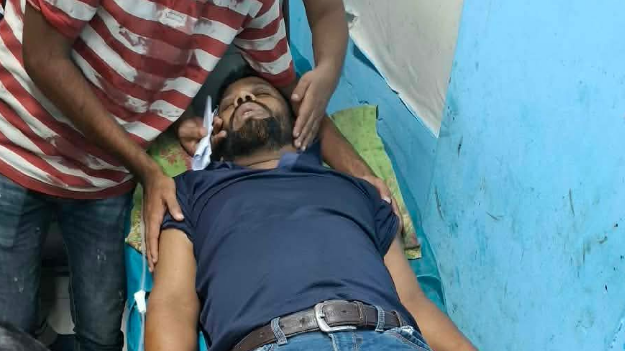 রূপসায় দুর্বৃত্তের হাতুড়ির আঘাতে ওয়ার্ড শ্রমিকদল সভাপতি আহত