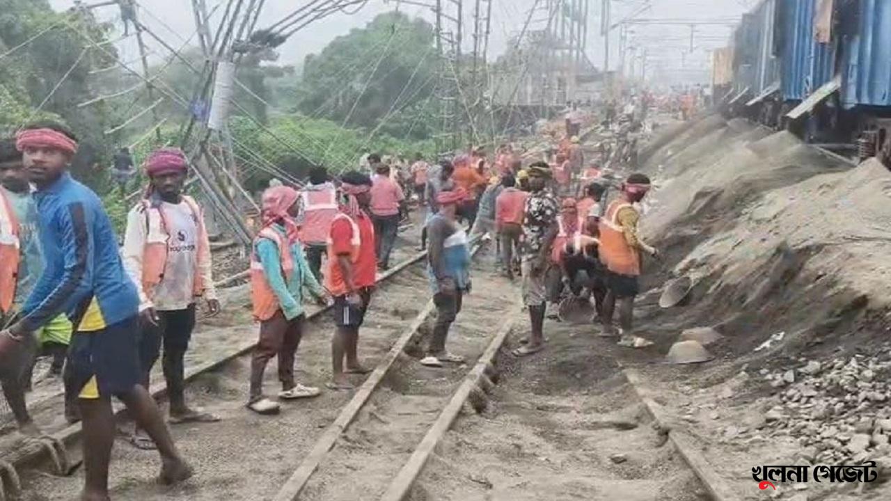 রেললাইনে ধস, কলকাতা থেকে উত্তরবঙ্গগামী ট্রেন চলাচল ব্যাহত