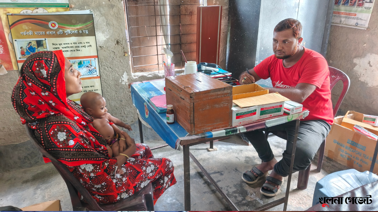 ভবনের ছাদে ধস, দেয়ালে ফাটল কেন্দ্র ছেড়ে অন্যত্র চিকিৎসা