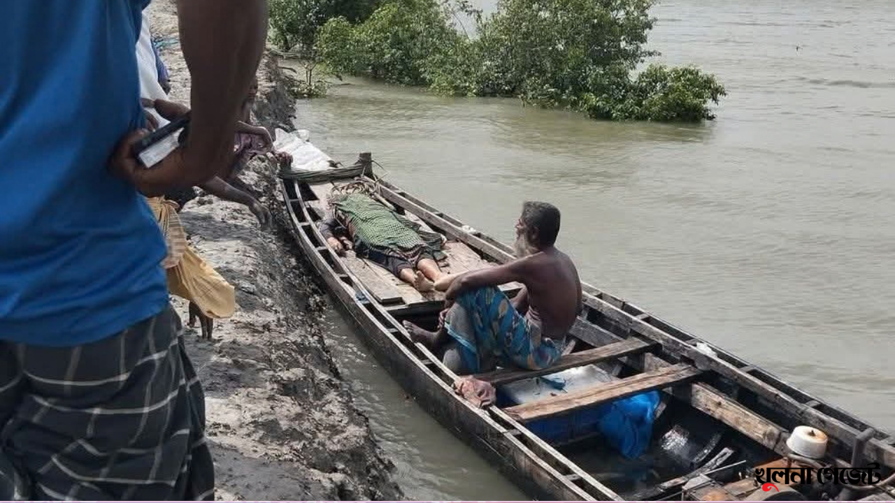 কেওড়া পাড়তে গিয়ে গাছ থেকে পড়ে শ্রমিকের মৃত্যু