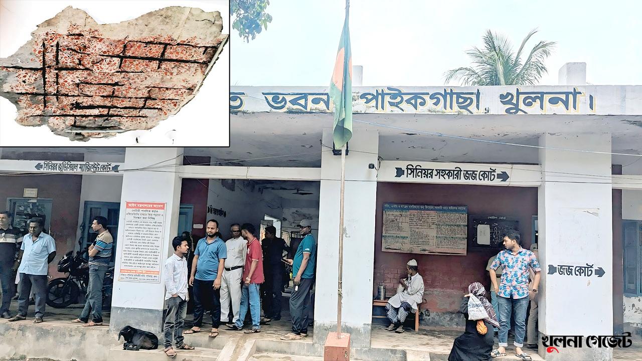 পাইকগাছা আদালত ভবন ঝুঁকিপূর্ণ, ধসে পড়ল ছাদ