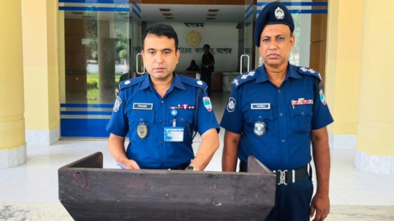 অভয়নগরে অপহৃত স্কুলছাত্রী উদ্ধার, বাবা-ছেলে গ্রেপ্তার