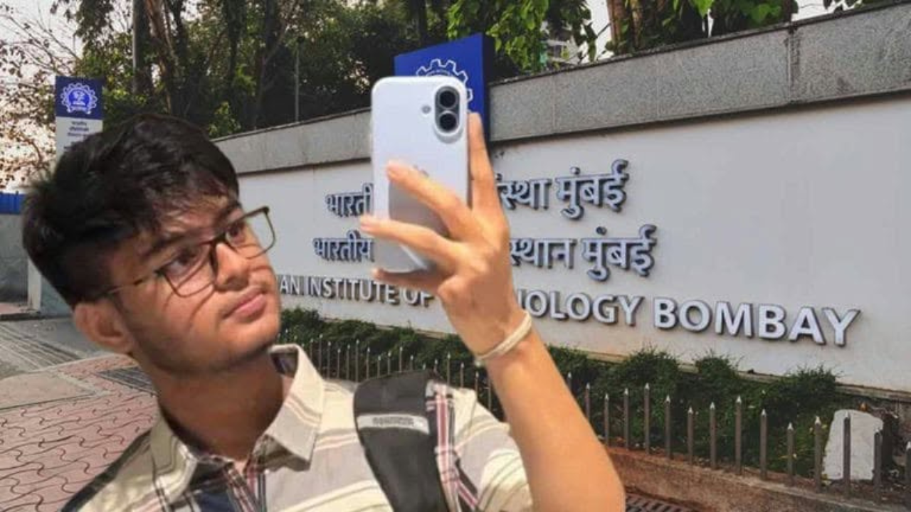 ছাত্রের মৃত্যুকে কেন্দ্র করে বিক্ষোভে উত্তাল আইআইটি বম্বে