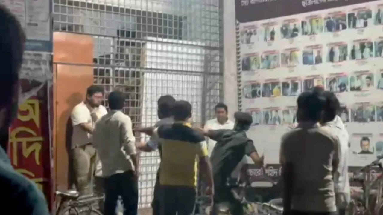 ছাত্রদলের হামলায় ৪ সাংবাদিকসহ আহত ১০, প্রক্টর বললেন ‘আমরা ব্যর্থ, পুলিশ ভয়ে পালিয়ে গেছে’