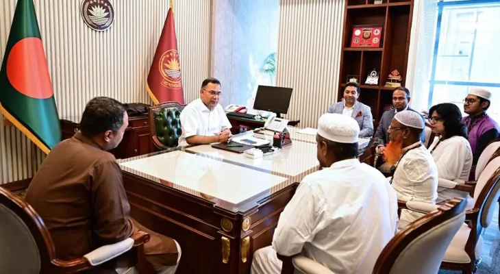 প্রধানমন্ত্রীর সঙ্গে তিন অনুপ্রেরণাদায়ী ব্যক্তির সাক্ষাৎ