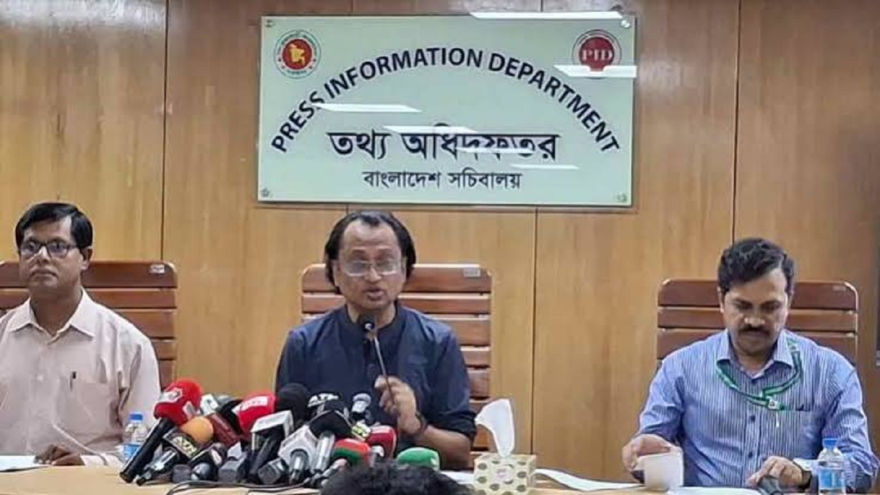 ‌‌নির্ধারিত দামে এলপিজি পাওয়া না গেলে সরকার প্রয়োজনীয় ব্যবস্থা নেবে : তথ্য উপদেষ্টা