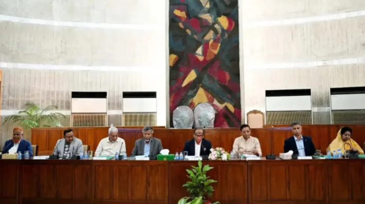 আপনারা প্রজাতন্ত্রের কর্মচারী, কোনো দল বা ব্যক্তির নন