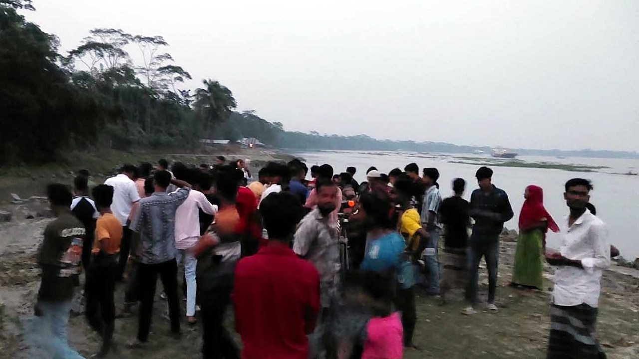 পানগুছি নদীর চর থেকে অজ্ঞাত ব্যক্তির অর্ধগলিত মরদেহ উদ্ধার