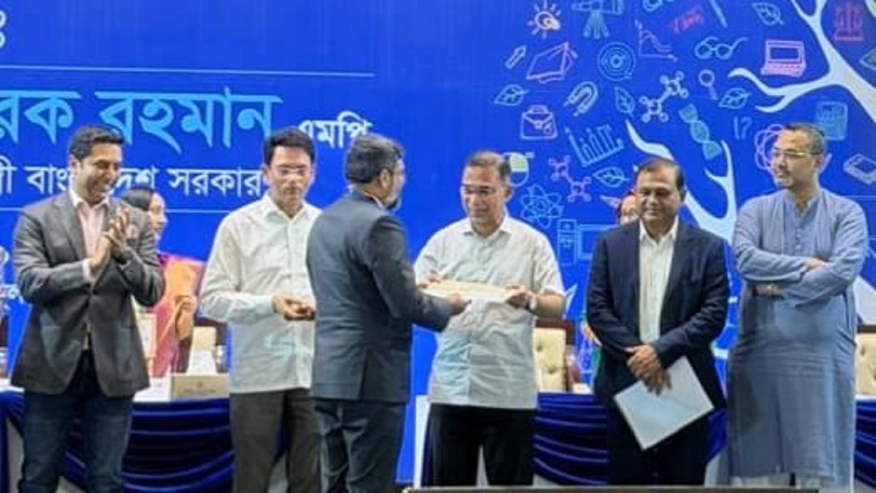 শতাধিক গুণী শিক্ষককে সম্মাননা দিলেন প্রধানমন্ত্রী